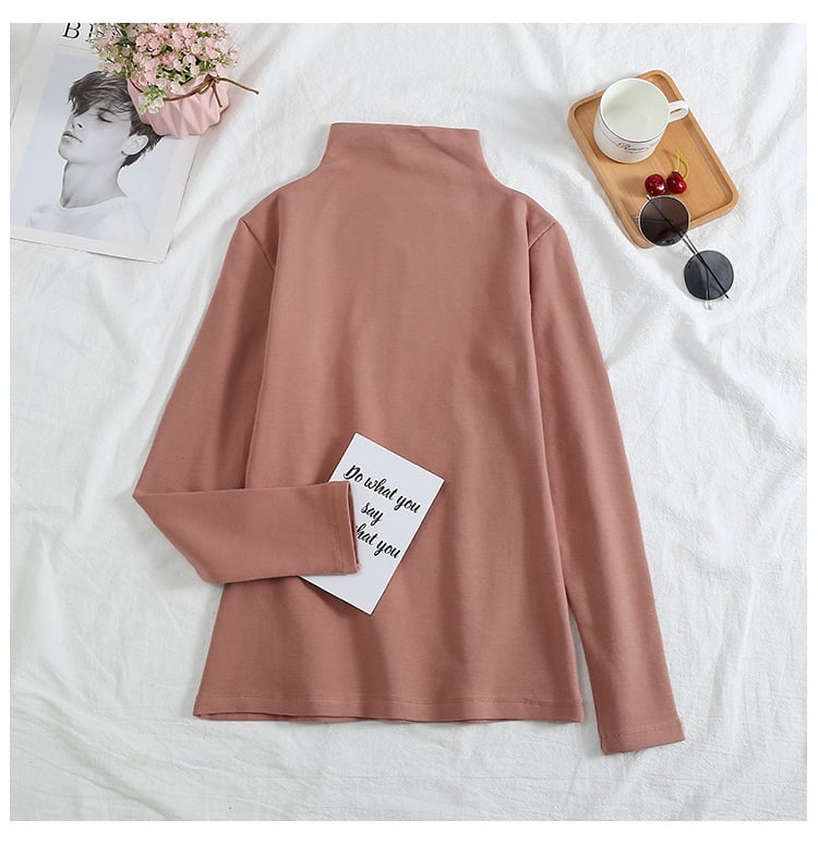 Long-sleeved T-shirt as a base layer in solid colors